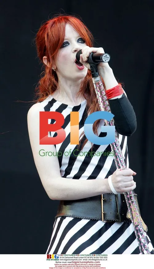 Shirley Manson and Garbage at Glastonbury 2005
