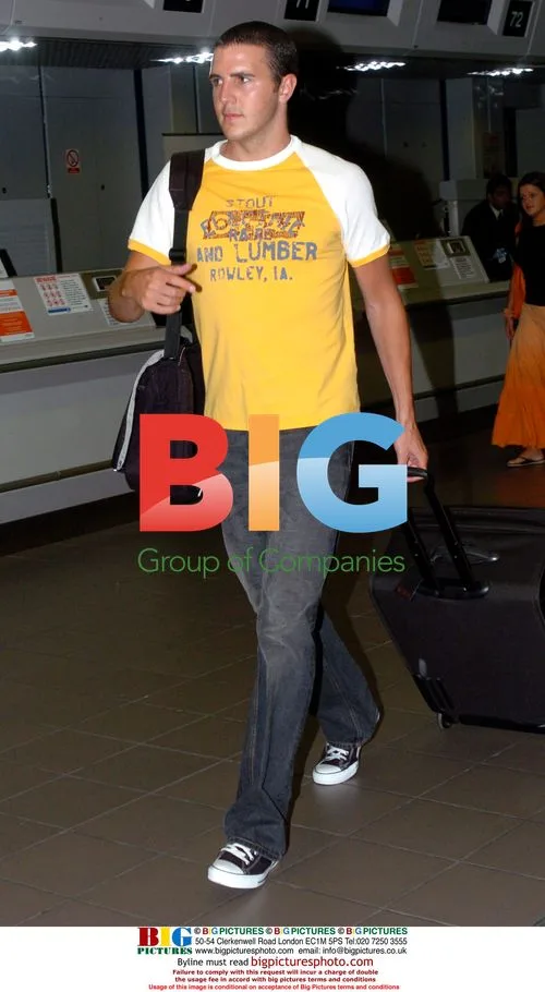 Manchester United Team Flies to Portugal