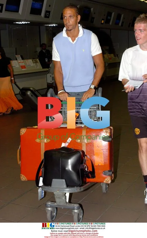 Manchester United team flies to Portugal