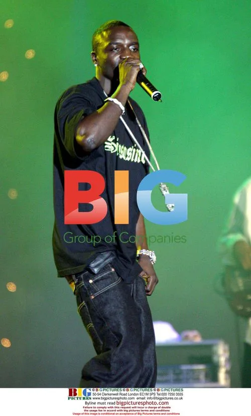 AKON performing at NRJ MUSIC TOUR AMADE MONDIALE