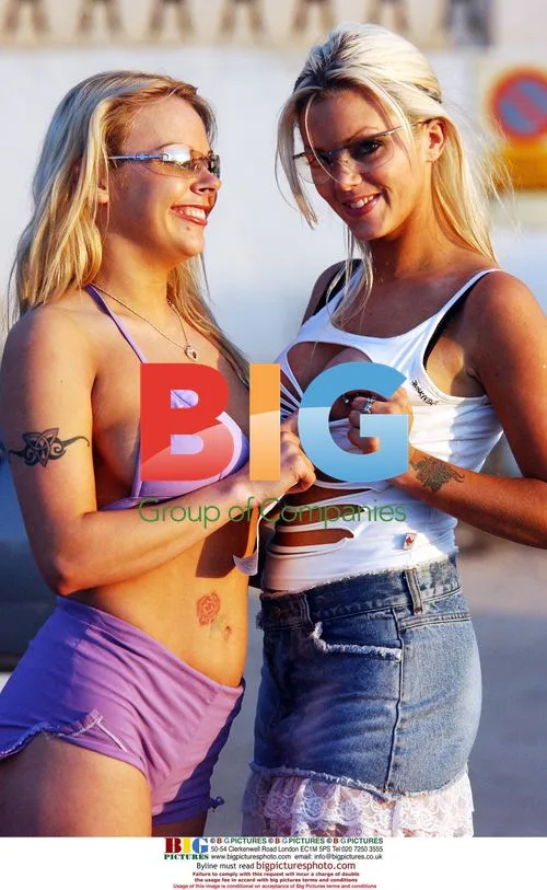 Glamour Girls Tara and Delta Golf in Spain