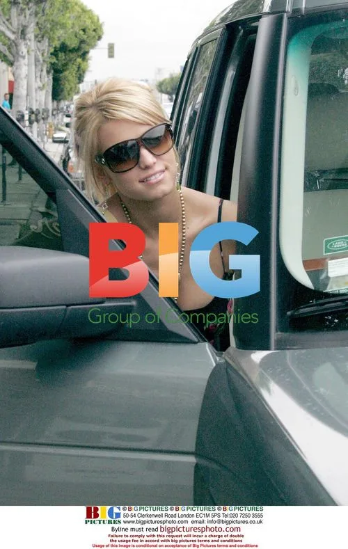 Jessica Simpson Receives Tickets in LA