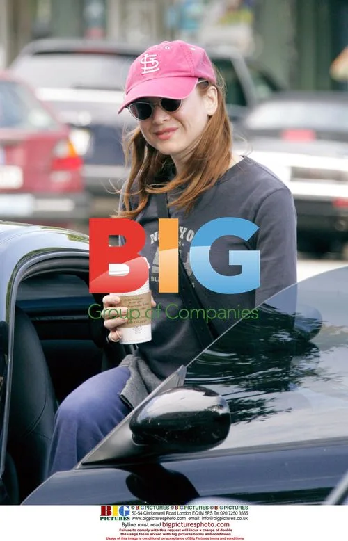 Rene Zellweger Goes Shopping in Larchmont