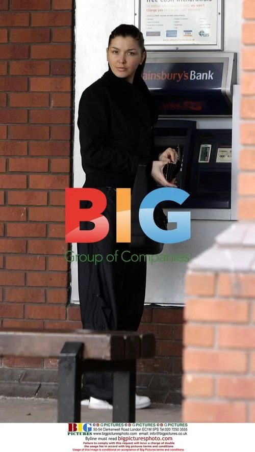 Manchester Utd Footballer's Girlfriend Shopping