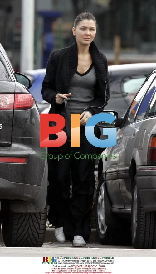 Manchester Utd Footballer's Girlfriend Shopping