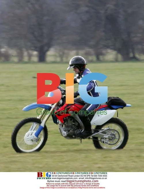 Ant & Dec Train with White Helmets