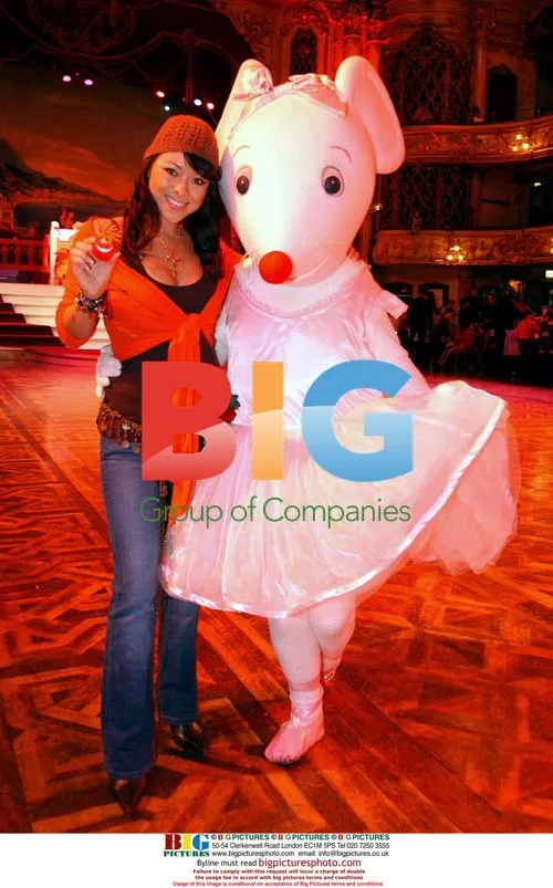 Singer Lisa Scott Lee and Angelina Ballerina Perform