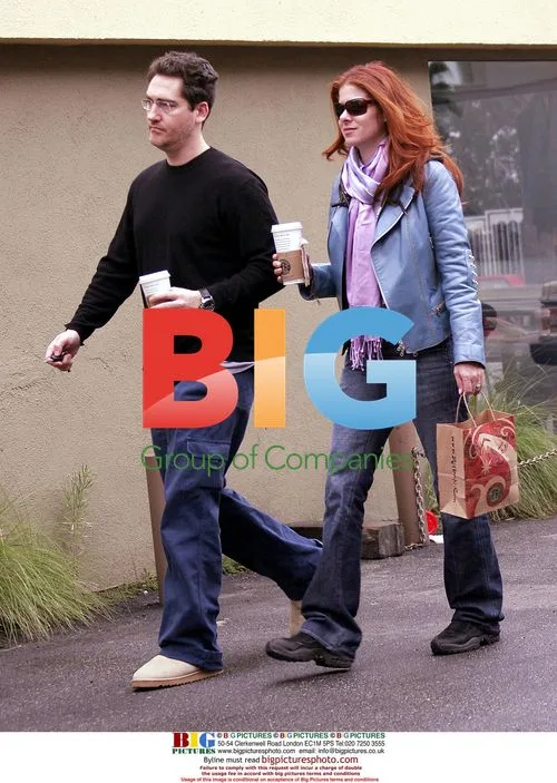 Debra Messing and Daniel Zelman getting coffee