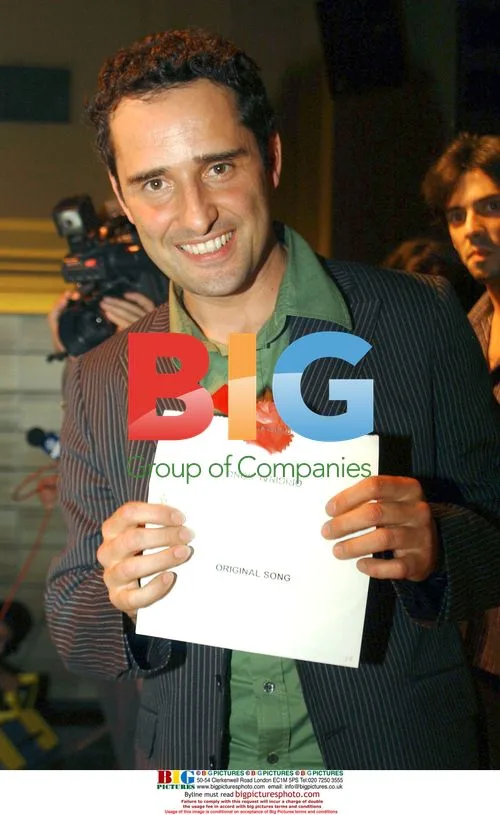 Jorge Drexler Displays Oscar