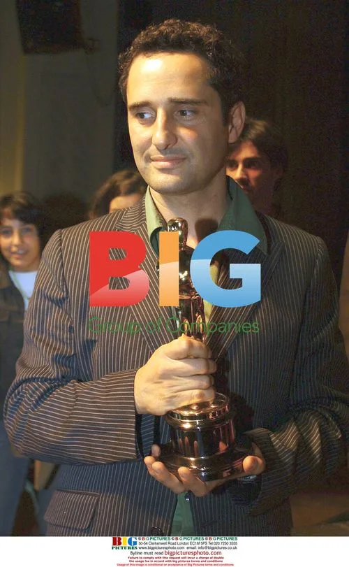 Jorge Drexler Wins Oscar for Best Song