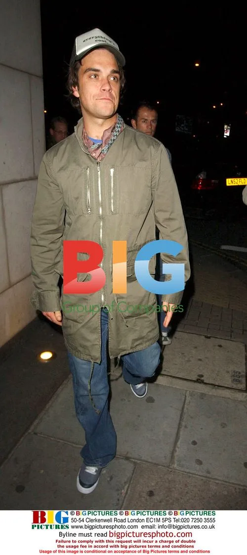 Robbie Williams Arrives at Nobu