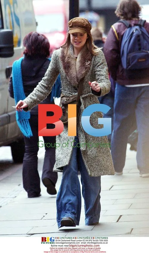 Clare Jackson shopping for phone in Manchester