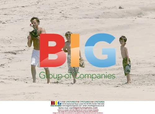 Stephen Dorff plays with Pamela's sons on Malibu beach