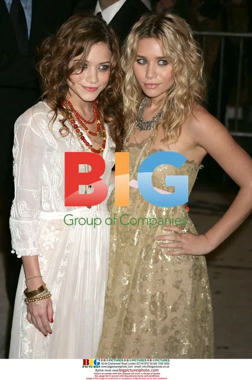 MARY KATE and ASHLEY OLSEN at Costume Institute Gala 2005