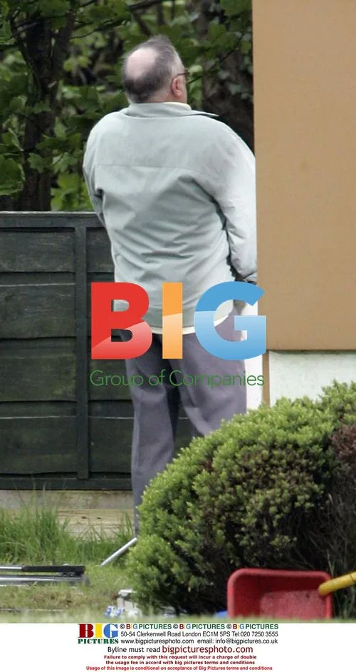 Coronation Street Actors Bill Tarney and Liz Dawn on Set