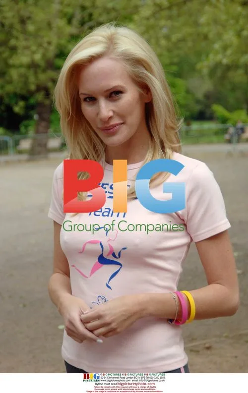 Paula Radcliffe and models launch Race for Life