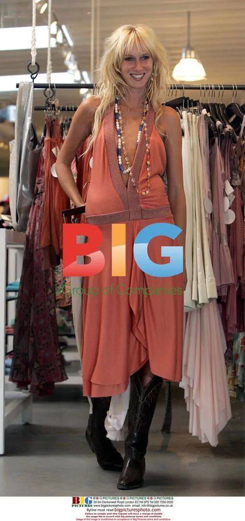 Kimberly Stewart and Nicky Hilton Shopping Encounter