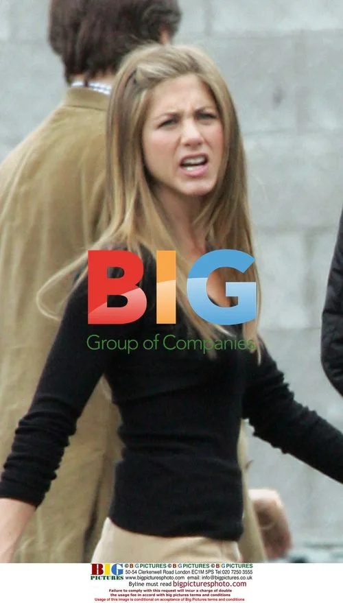 Jennifer Aniston on set after Brad Pitt photos