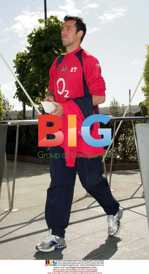 Edu of Arsenal arrives at Welsh hotel