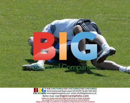Beckham and Casillas Play-Fight at Real Madrid Training