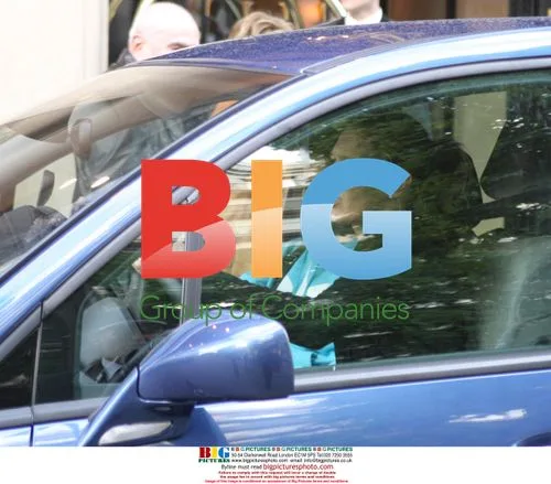Agassi, Graf, and son leave Paris hotel