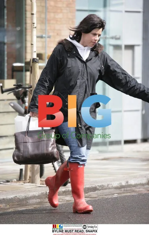 Kirsty Allsop shopping at organic store
