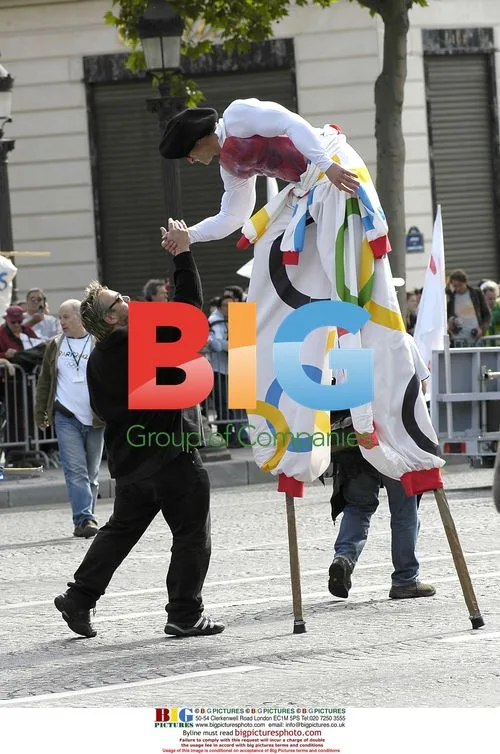 Luc Besson Filming in Paris for 2012 Olympics Bid