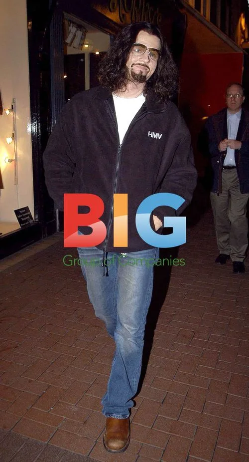 Brian McFadden in Disguise Pranking Celebrities