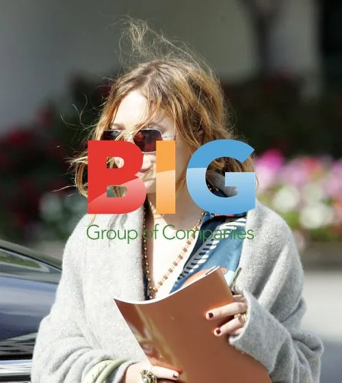 Mary-Kate Olsen leaving UCLA medical building