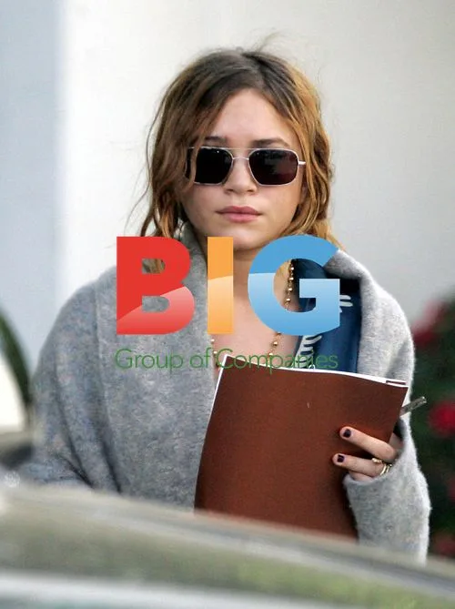 Mary-Kate Olsen leaves UCLA medical building