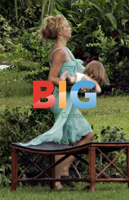 Kate Hudson with son Ryder during film break