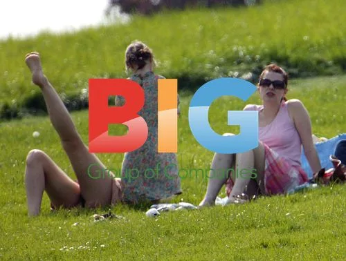 Samantha Morton and daughter Esme at the park