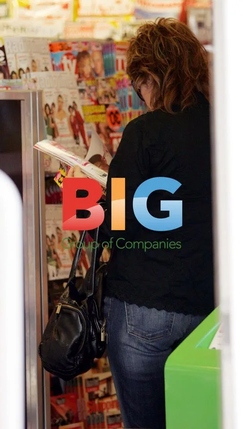 Kacey Ainsworth Buys Gossip Mags