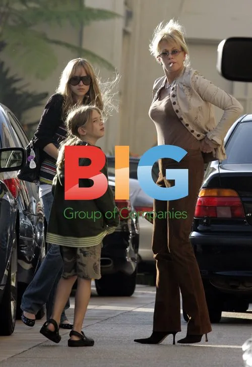 Melanie Griffith and Daughters Shopping