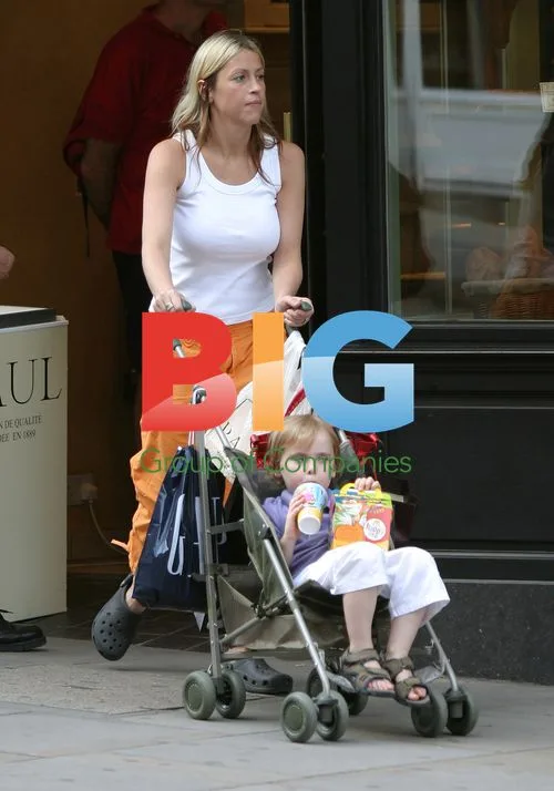Nicole Appleton and Son Gene Out Shopping