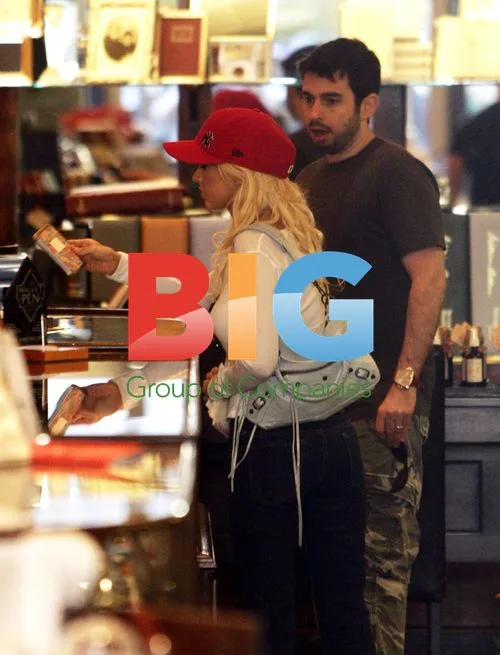 Christina Aguilera Shopping with Husband in Napa