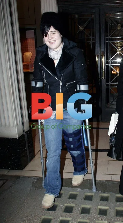 Kelly Osbourne and Sharon Leaving Flat