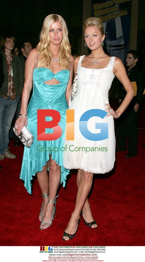 Paris & Nikki Hilton at 33rd AMAs