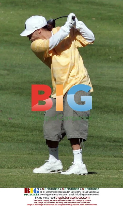 Kevin Federline playing golf