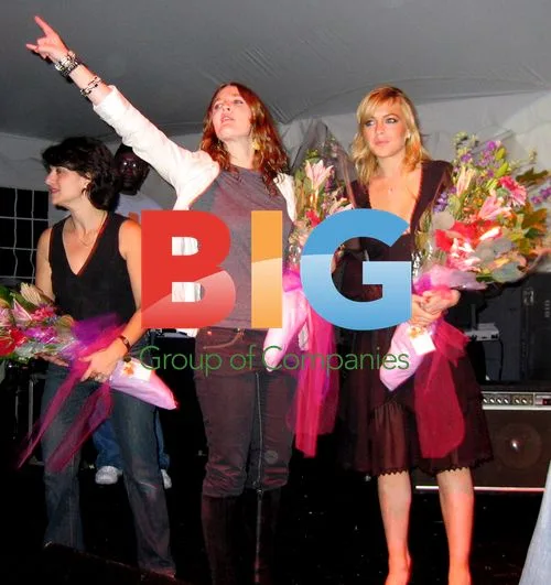 Drew Barrymore Hosts Yele Relief Benefit