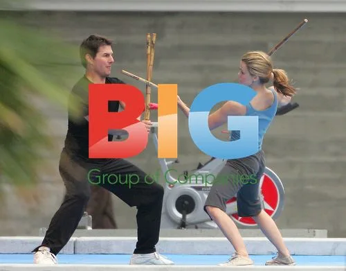 Tom Cruise Filming Fight Scene with Keri Russel