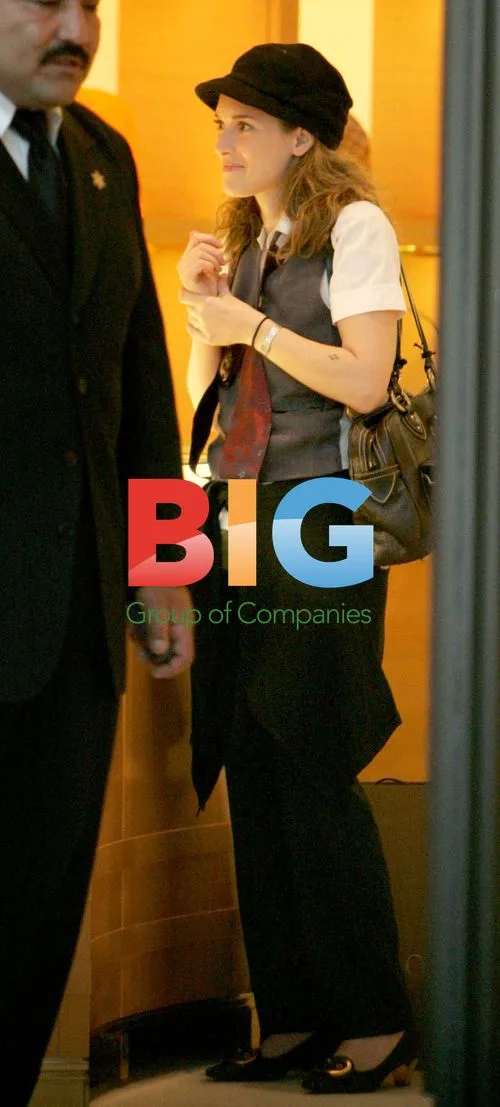 Winona Ryder Leaves LV Store