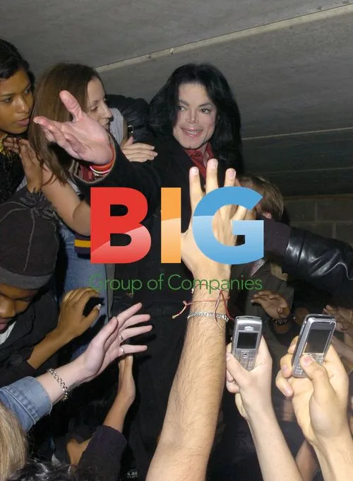 Michael Jackson Mobbed by Fans