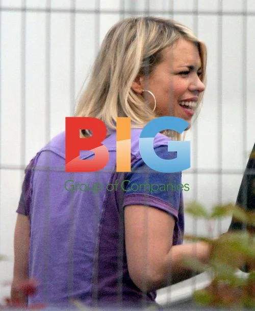 Billie Piper on Doctor Who set