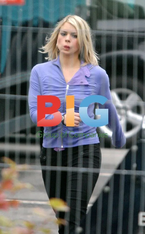 Billie Piper on Doctor Who Set