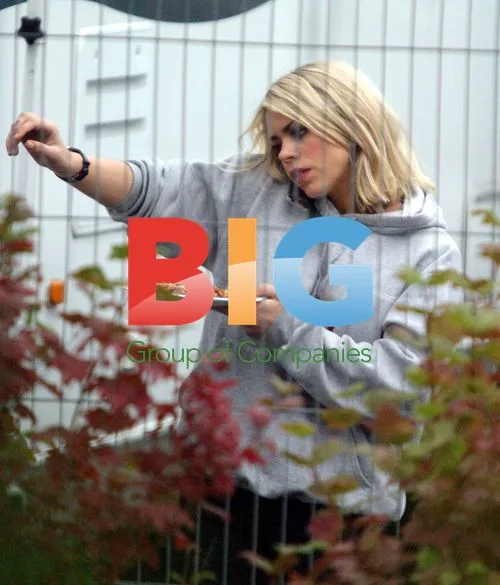 Billie Piper on Doctor Who set