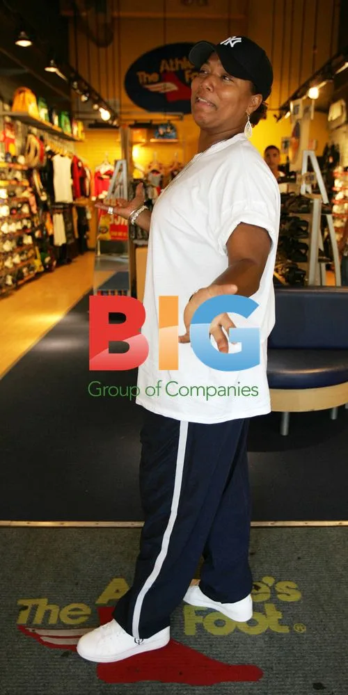 Queen Latifah Caught in Rain After Miami Shopping