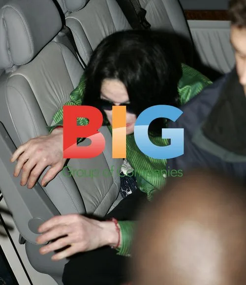 Michael Jackson Mobbed by Fans in London
