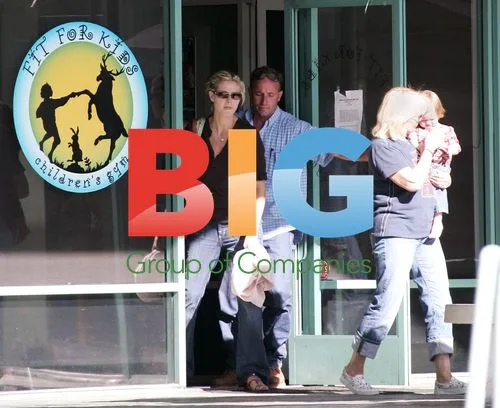 Heidi Klum leaving kids gym with mother and bodyguard