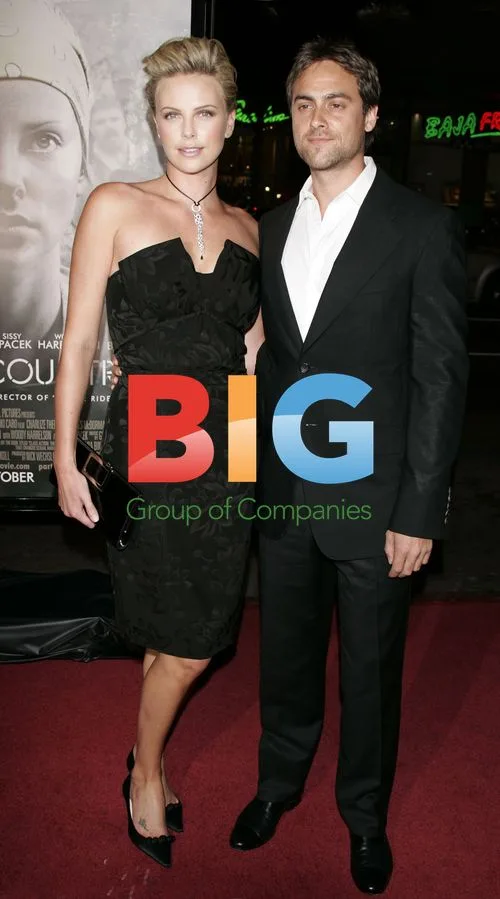 Charlize Theron and Stuart Townsend at 'North Country' Premiere
